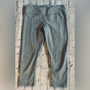 IVIVVA by LULULEMON girls size 12 grey capris leggings